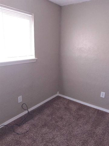 2516 NW 7th St, Lawton, OK 73507