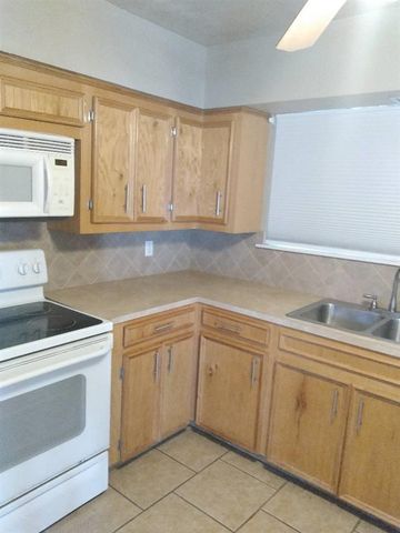 2516 NW 7th St, Lawton, OK 73507