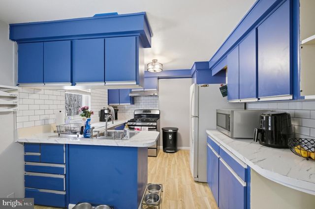 8930 SYLVIA LN, Philadelphia, PA 19115