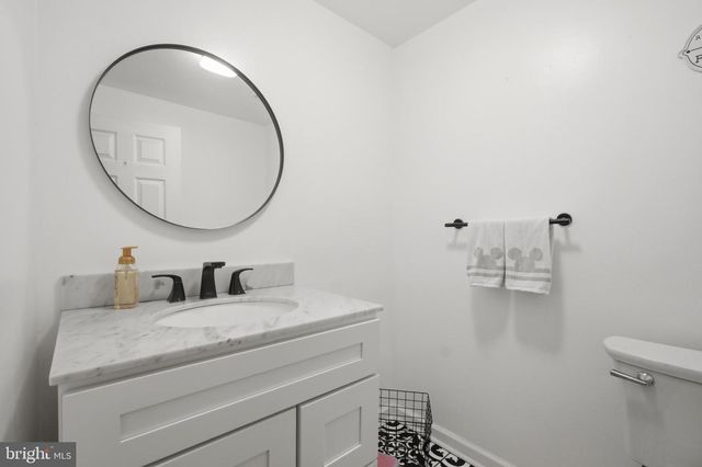 8930 SYLVIA LN, Philadelphia, PA 19115