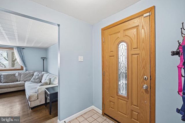 8930 SYLVIA LN, Philadelphia, PA 19115