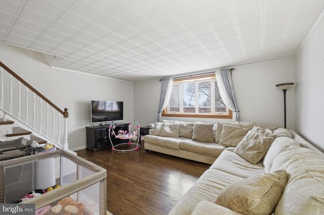 8930 SYLVIA LN, Philadelphia, PA 19115