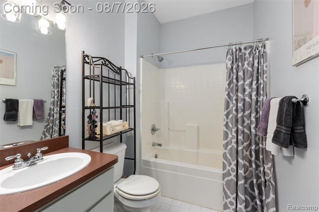 300 Beverly Avenue, Auburn Hills, MI 48326
