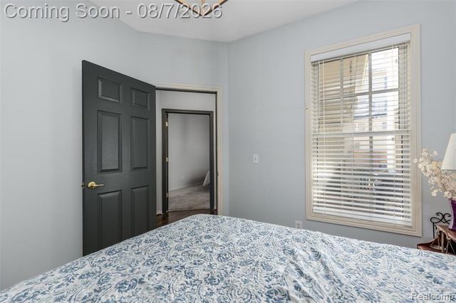 300 Beverly Avenue, Auburn Hills, MI 48326