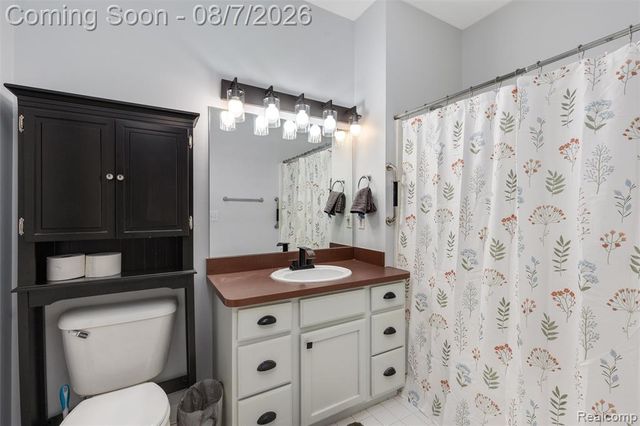 300 Beverly Avenue, Auburn Hills, MI 48326