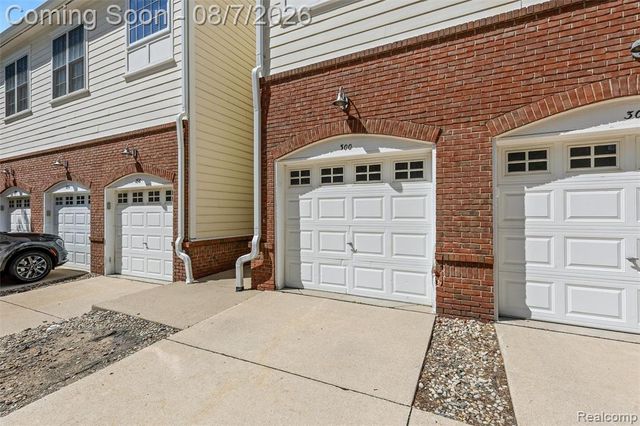 300 Beverly Avenue, Auburn Hills, MI 48326