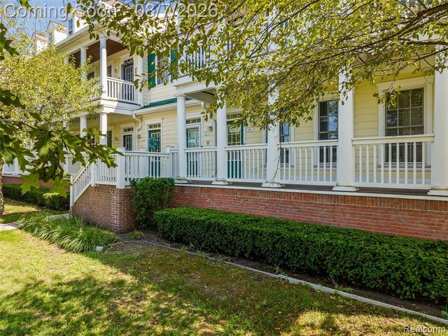 300 Beverly Avenue, Auburn Hills, MI 48326