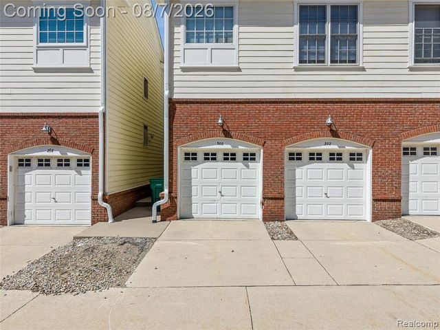 300 Beverly Avenue, Auburn Hills, MI 48326