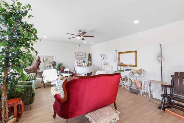 1617 N Filbert Avenue, Fresno, CA 93727