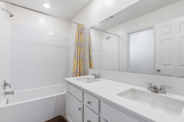 1617 N Filbert Avenue, Fresno, CA 93727