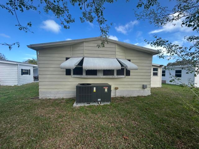8 Grande Camino Place, Fort Pierce, FL 34951