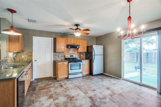 2844 Bluffs Court, Mckinney, TX 75071