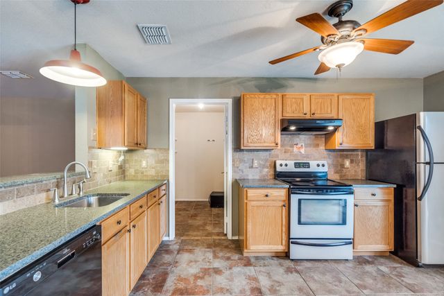 2844 Bluffs Court, Mckinney, TX 75071