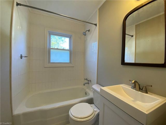 2135 Griffith Road, Winston-salem, NC 27103