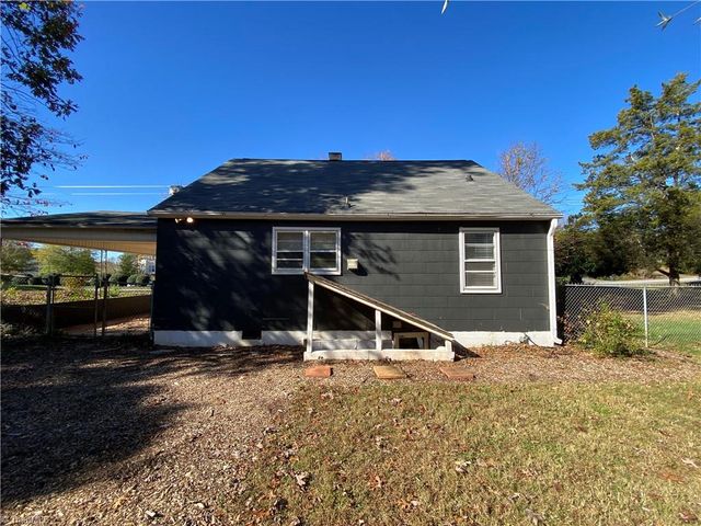 2135 Griffith Road, Winston-salem, NC 27103