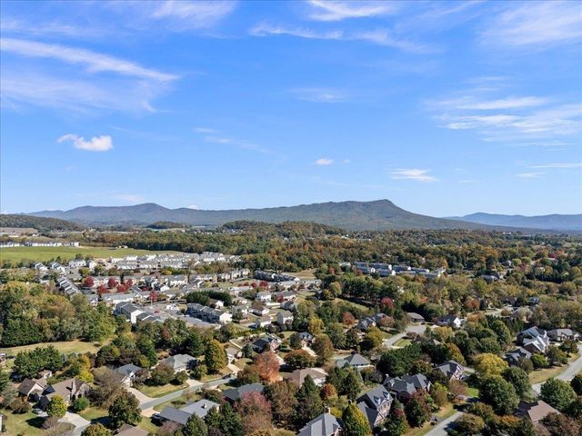 2915 BARRINGTON DR, Rockingham, VA 22801