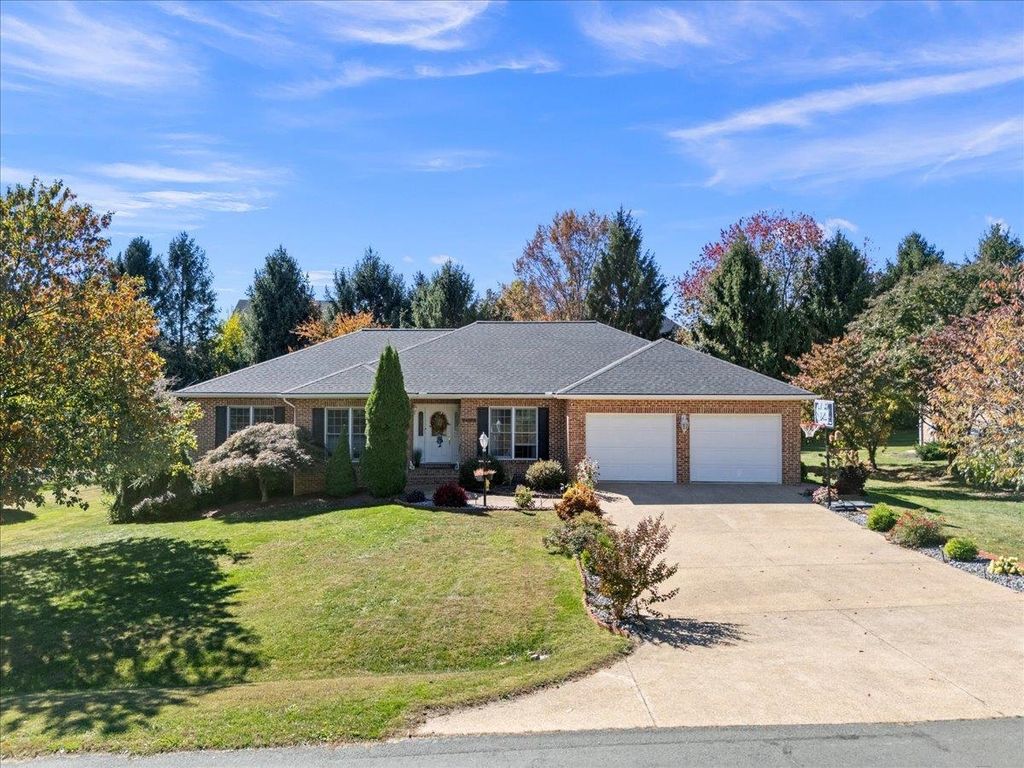 2915 BARRINGTON DR, Rockingham, VA 22801