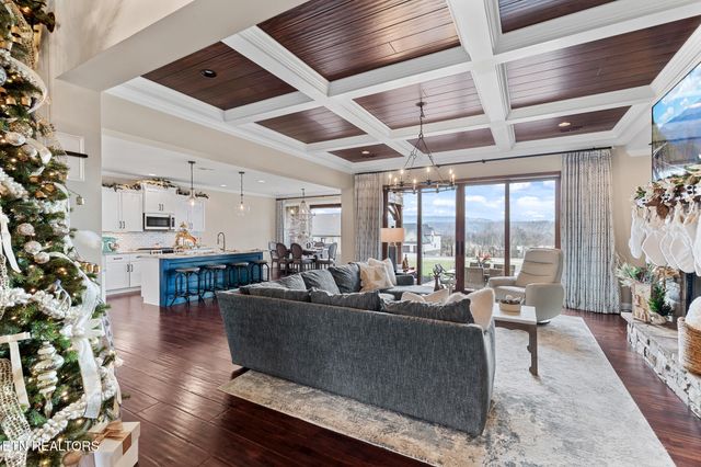 1632 Cascading Falls Lane, Sevierville, TN 37876