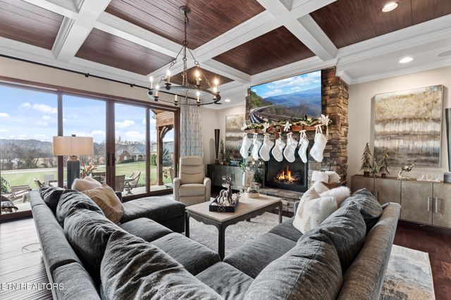 1632 Cascading Falls Lane, Sevierville, TN 37876