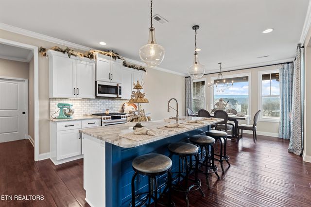 1632 Cascading Falls Lane, Sevierville, TN 37876