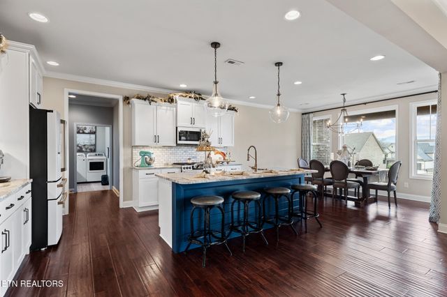 1632 Cascading Falls Lane, Sevierville, TN 37876