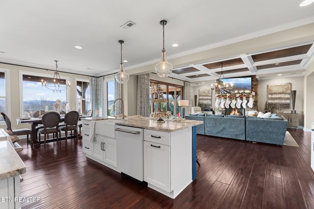 1632 Cascading Falls Lane, Sevierville, TN 37876