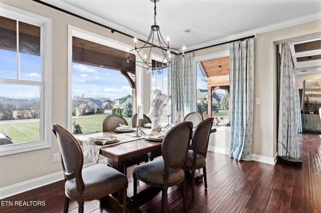 1632 Cascading Falls Lane, Sevierville, TN 37876