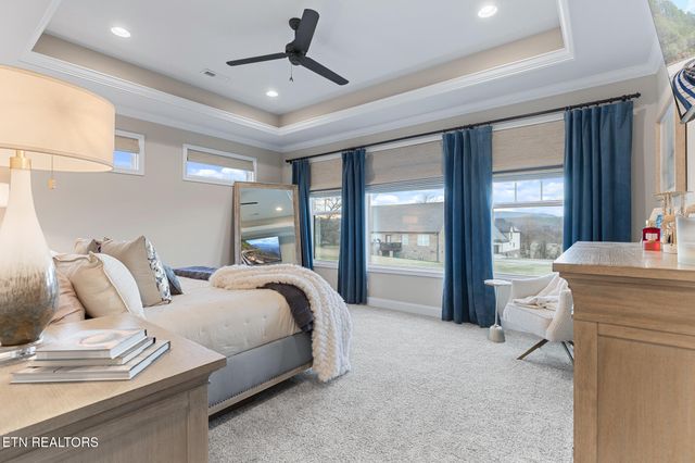 1632 Cascading Falls Lane, Sevierville, TN 37876