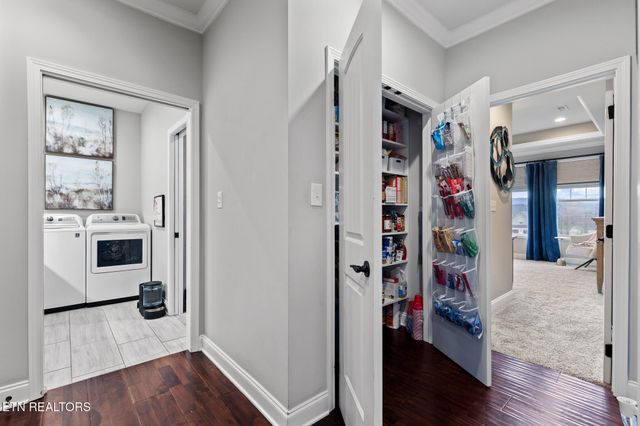 1632 Cascading Falls Lane, Sevierville, TN 37876