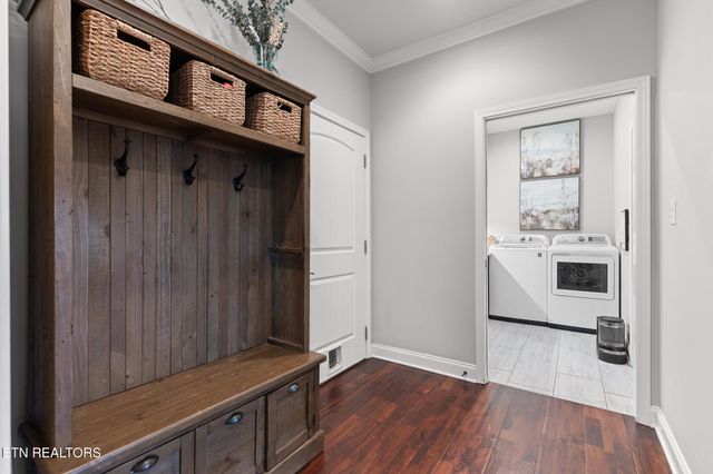 1632 Cascading Falls Lane, Sevierville, TN 37876