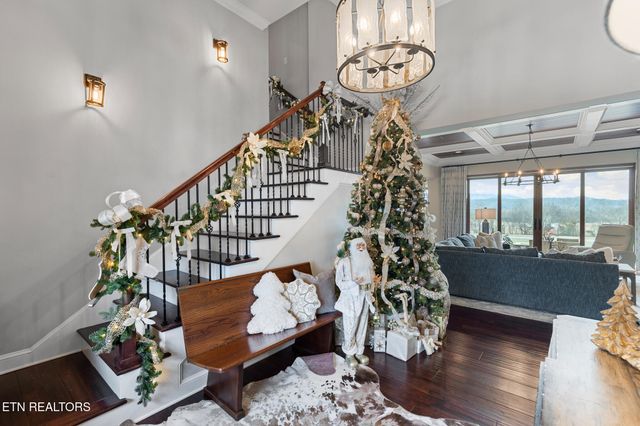 1632 Cascading Falls Lane, Sevierville, TN 37876