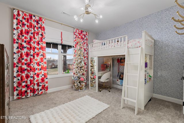 1632 Cascading Falls Lane, Sevierville, TN 37876