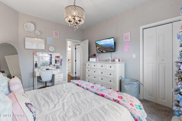 1632 Cascading Falls Lane, Sevierville, TN 37876