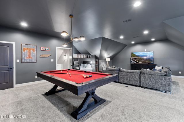 1632 Cascading Falls Lane, Sevierville, TN 37876