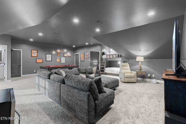 1632 Cascading Falls Lane, Sevierville, TN 37876