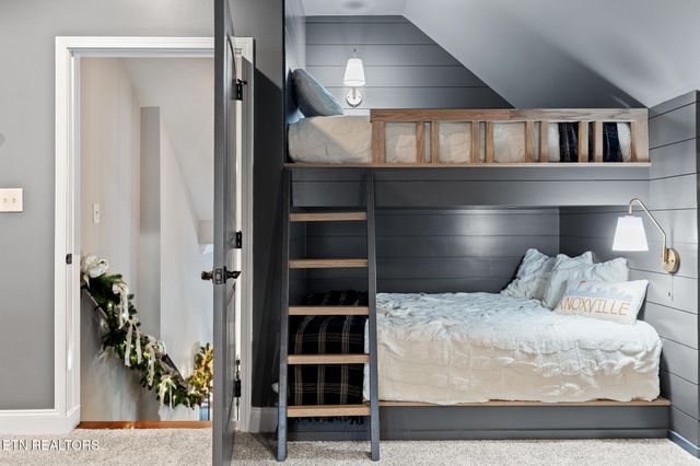 1632 Cascading Falls Lane, Sevierville, TN 37876