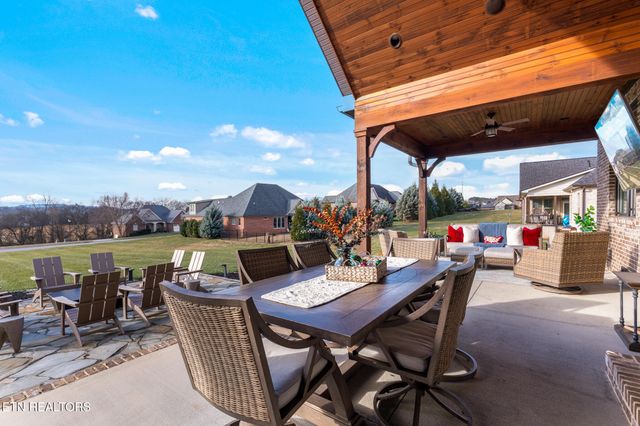 1632 Cascading Falls Lane, Sevierville, TN 37876