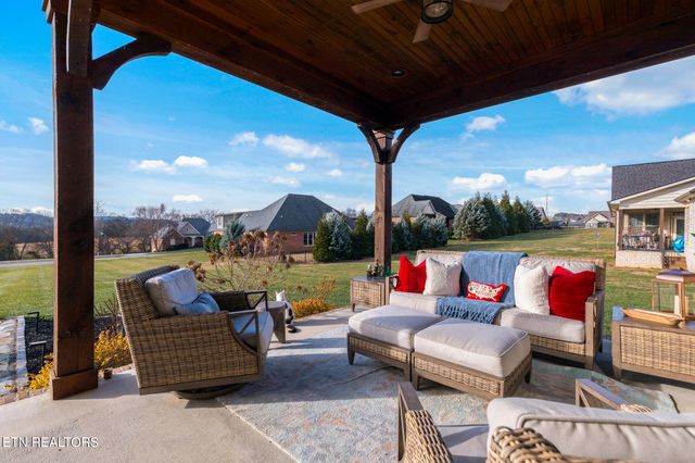 1632 Cascading Falls Lane, Sevierville, TN 37876