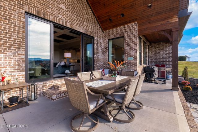 1632 Cascading Falls Lane, Sevierville, TN 37876