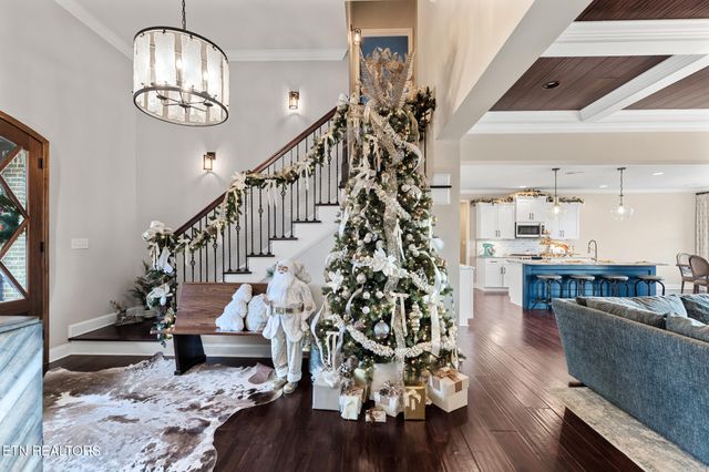 1632 Cascading Falls Lane, Sevierville, TN 37876