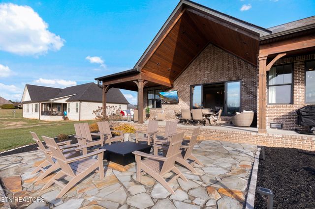 1632 Cascading Falls Lane, Sevierville, TN 37876