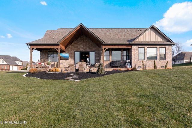 1632 Cascading Falls Lane, Sevierville, TN 37876