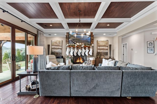 1632 Cascading Falls Lane, Sevierville, TN 37876