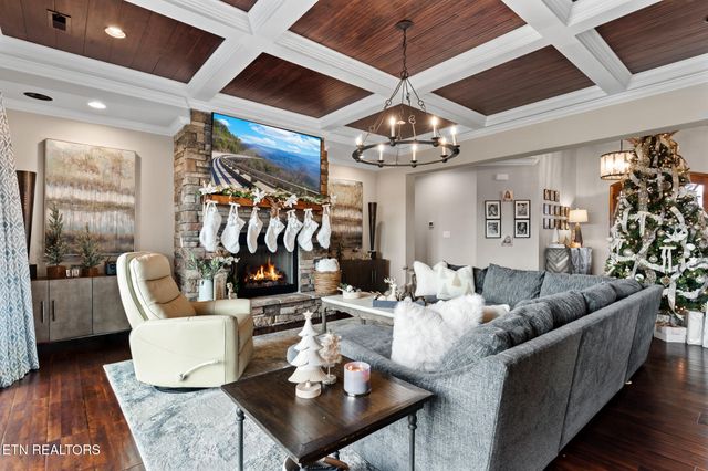 1632 Cascading Falls Lane, Sevierville, TN 37876