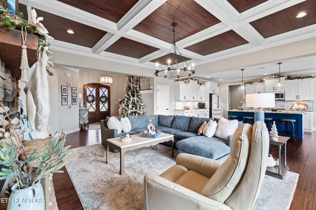 1632 Cascading Falls Lane, Sevierville, TN 37876