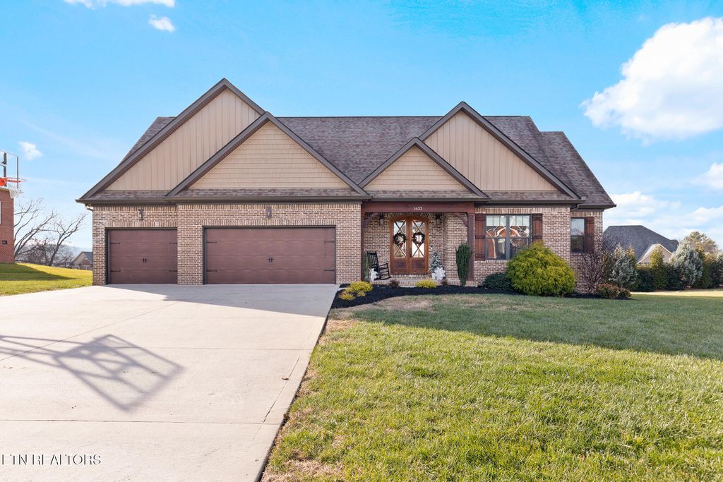 1632 Cascading Falls Lane, Sevierville, TN 37876