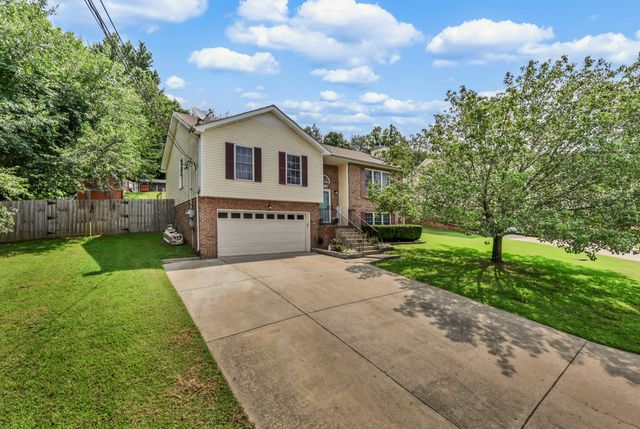 1019 Hedge Apple Dr, Clarksville, TN 37040
