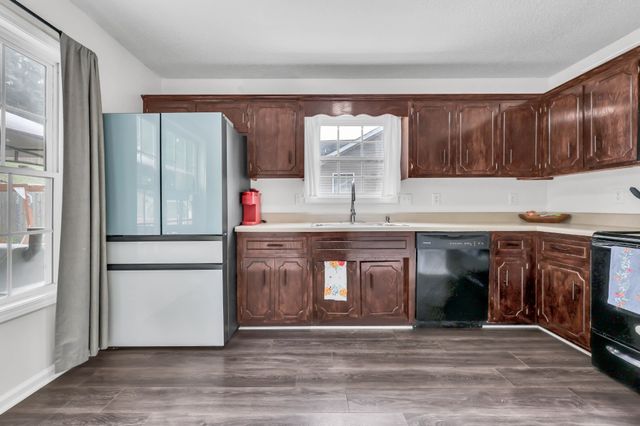 1019 Hedge Apple Dr, Clarksville, TN 37040
