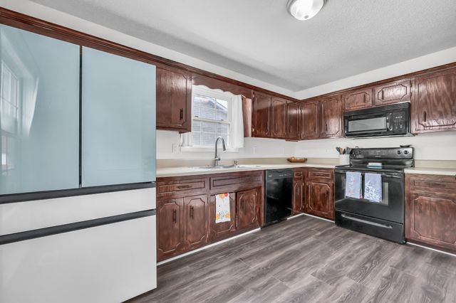 1019 Hedge Apple Dr, Clarksville, TN 37040