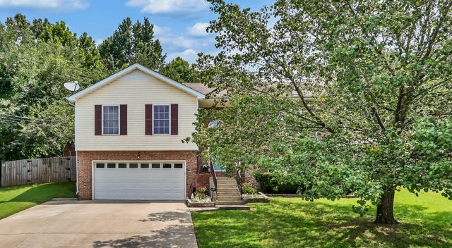 1019 Hedge Apple Dr, Clarksville, TN 37040
